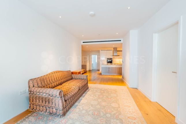 3B.0602, London photo 4