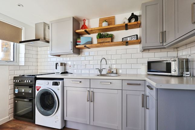 6, Manor Close, Langford photo 3