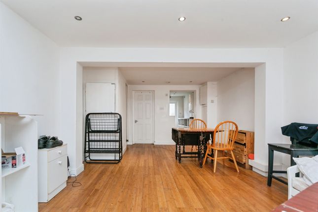 4, Swan Terrace, Milton Keynes photo 4