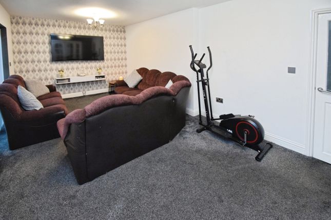 1, Rosebery Road, Bradford photo 4