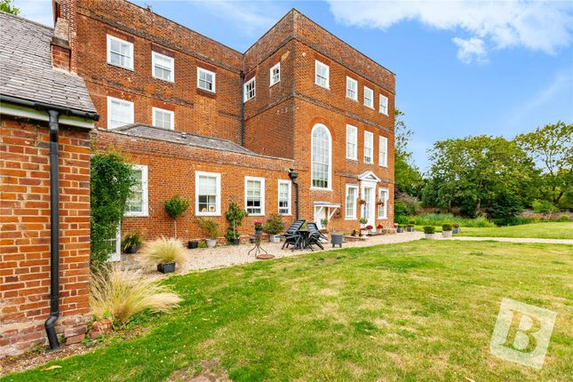 Flat for sale in Coxtie Green Road, Pilgrims Hatch, Brentwood, Essex