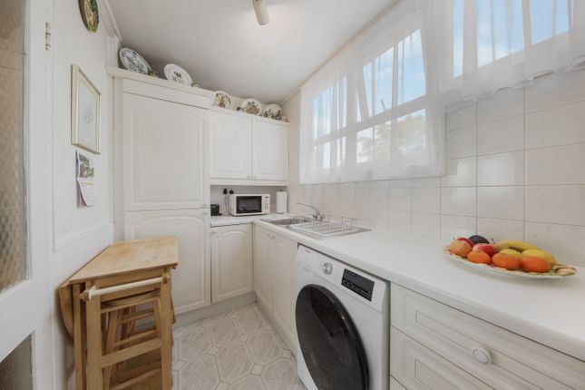 528 Holmefield House, Hazlewood Crescent, London photo 2
