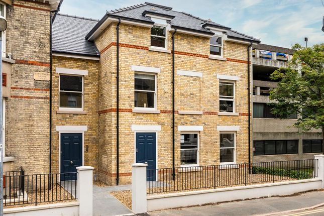 Thumbnail Flat for sale in Warkworth Street, Cambridge