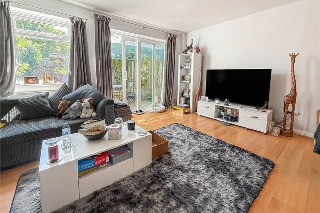 3, Bridle Close, Surrey photo 2