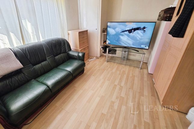 20, Hornbeams, Harlow photo 2