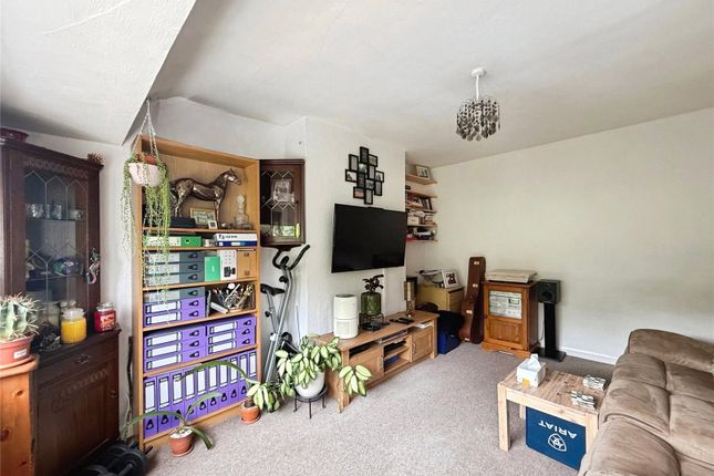 41, Garrison Court, Hertfordshire photo 3