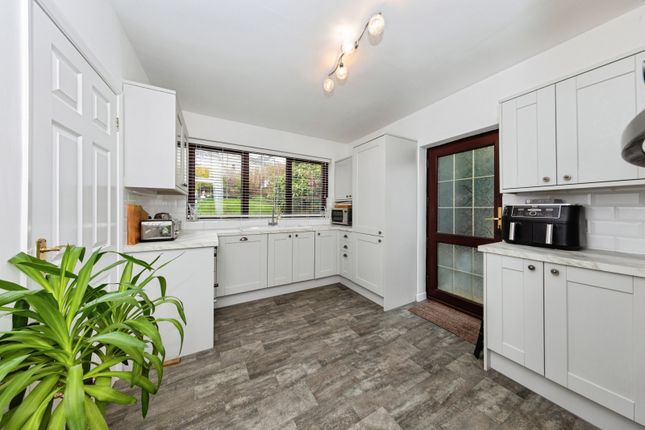 51, Parc Howard Avenue, Carmarthenshire photo 3