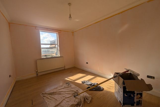 2 Flat 3,, Prout Grove, London photo 3