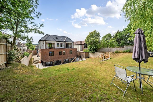 2-bed flat on Flat 3 Oak House, 145, Hayes Lane, Kent, £400,000