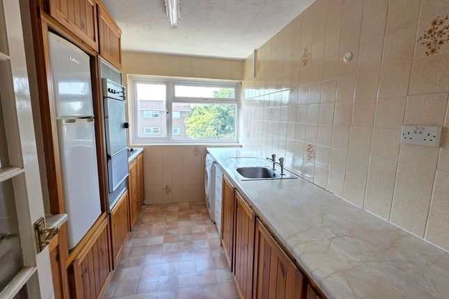 15, Grovelands, Peterborough photo 2