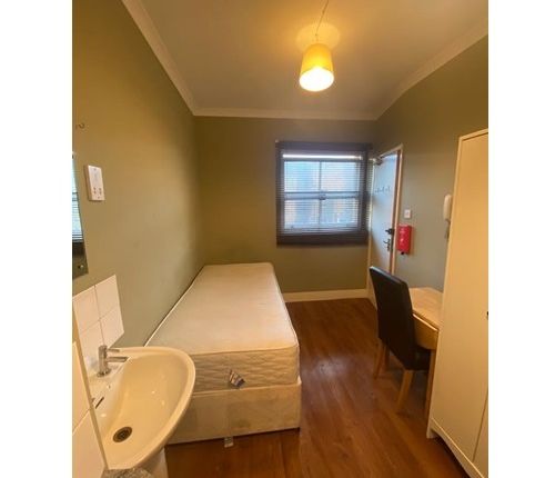 Thumbnail Room to rent in Hogarth Road, London