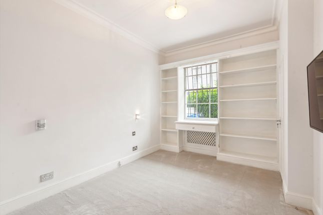 Terraced house to rent in Artesian Road, London