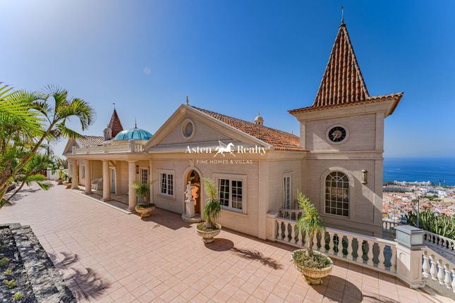 Villa for sale in San Eugenio Alto, Costa Adeje, Santa Cruz Tenerife