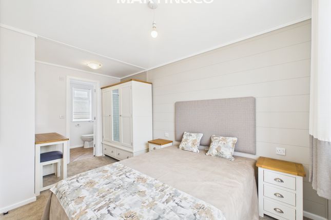 17, Thames Retreat, Staines photo 4
