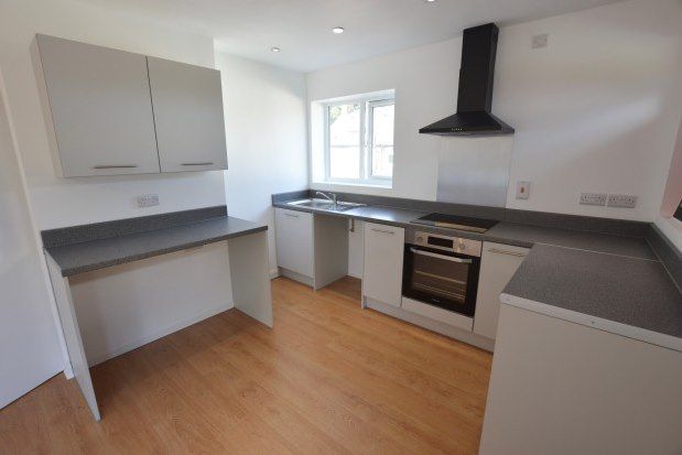 2 bed flat to rent in Richmond Road, Sheffield S13
