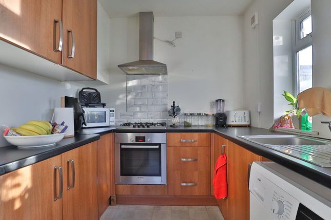 79, Burley Wood Crescent, Leeds photo 3