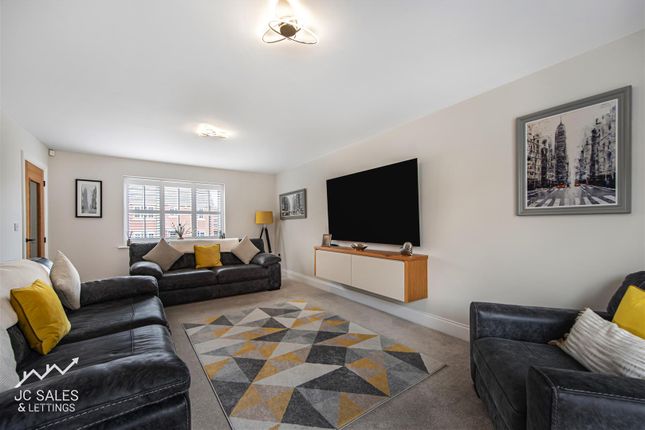 15, Hall Farm Mews, Sheffield photo 4