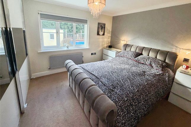 9, Betjeman Drive, Devon photo 3