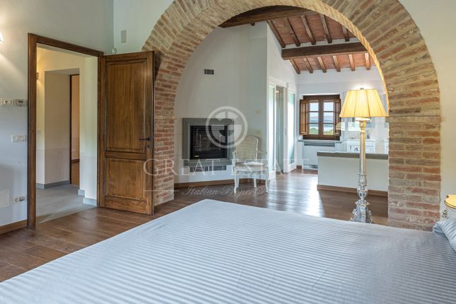 Villa for sale in Tuoro Sul Trasimeno, Perugia, Umbria