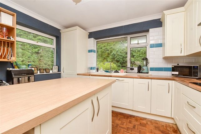 Maybelle Close Beare Green, Dorking photo 3