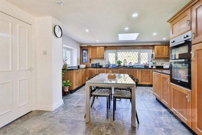 Cotswold, Hyndburn Road, Great Harwood photo 4