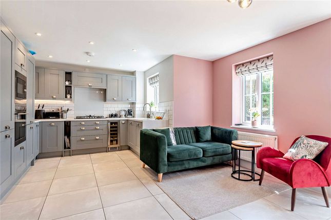 Deanery House, 2, Folly Court, Thatcham photo 2