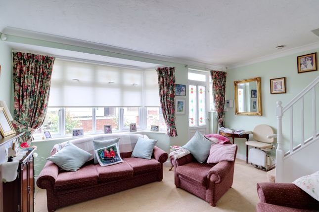 20, Waverley Road, Rainham photo 4