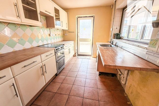 12 The Chilterns, Canvey Island photo 5