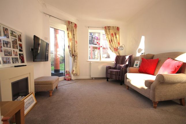 Flat for sale in Linden Court, Park Gate, Southampton
