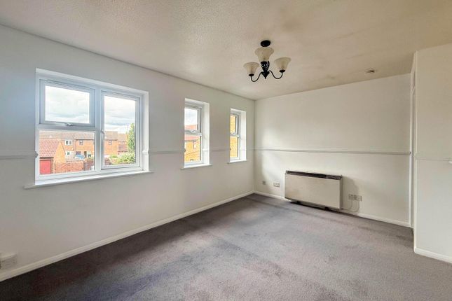 18, Dovecote, Southend-On-Sea photo 3