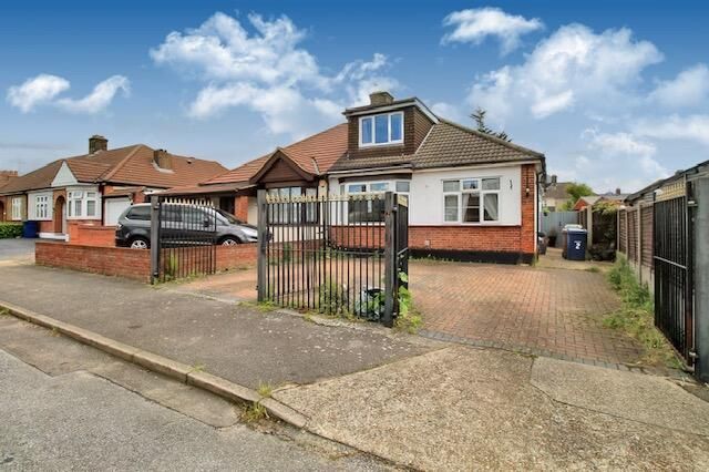 Thumbnail Semi-detached house for sale in Waverley Gardens, Grays
