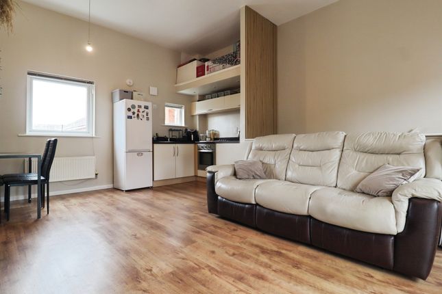 7, Mill Meadow, Bridgend photo 3