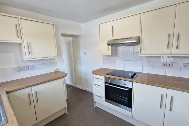 28, Watlands View, Newcastle under Lyme photo 3