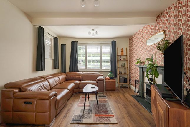 6, Lower Shott, Leatherhead photo 4