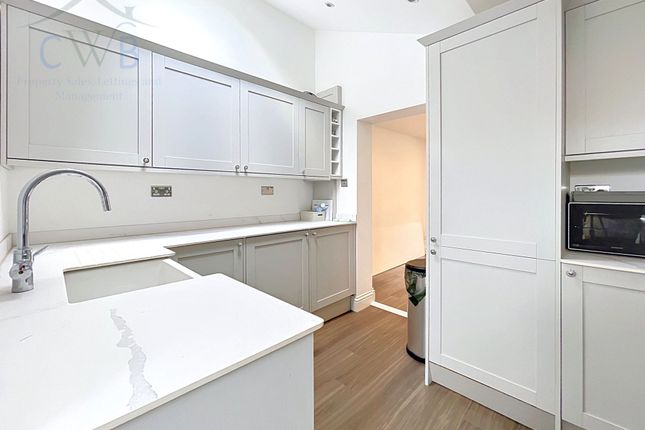 3-bed house on 88 Holborough Road, Snodland, £300,000