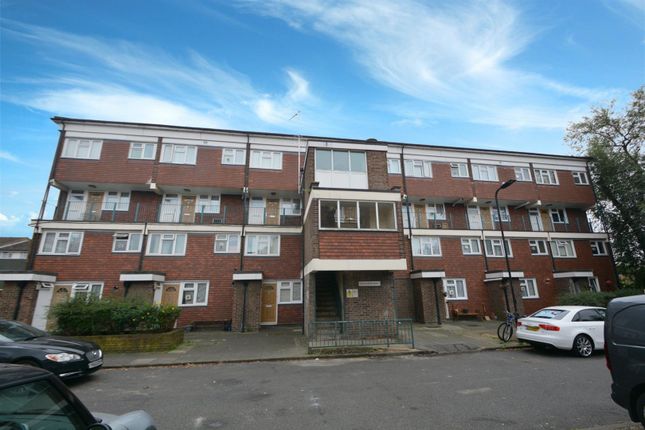 Flat for sale in Hindhead Gardens, Northolt