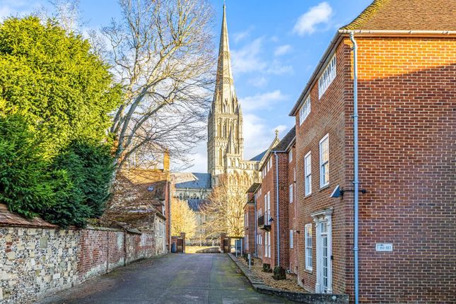 144, The Close, Salisbury photo 2