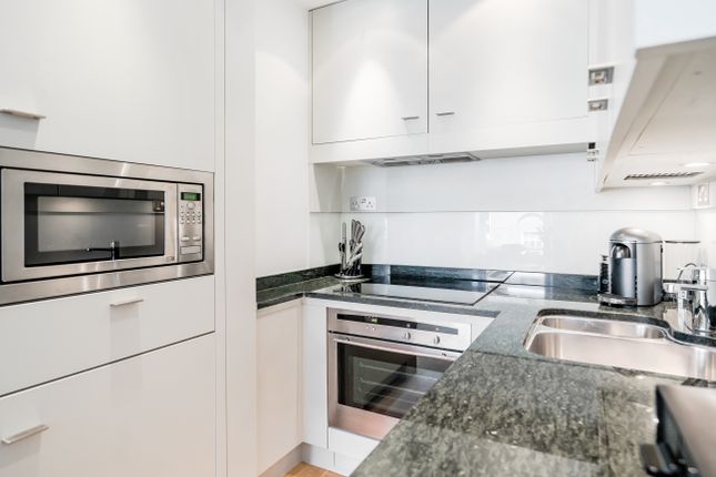 Flat to rent in King Street, London