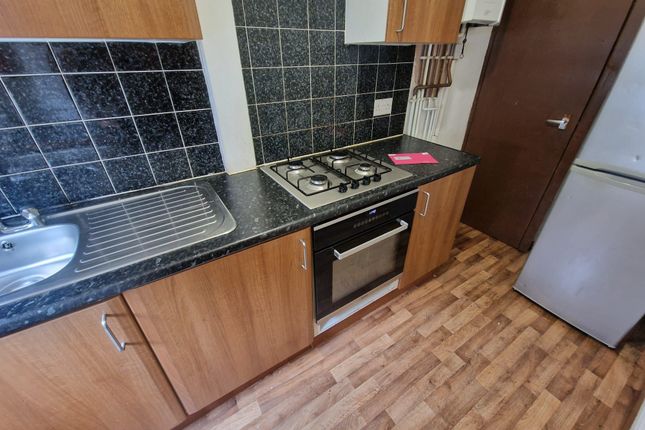 21 Kelsall Grove, Leeds photo 2