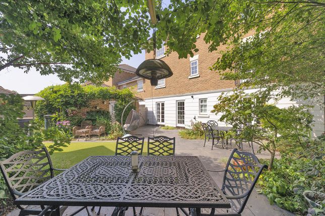 8, Greensleeves Way, Kings Hill photo 2