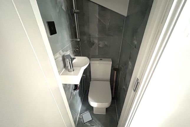 51, Thames Avenue, Greenford photo 5