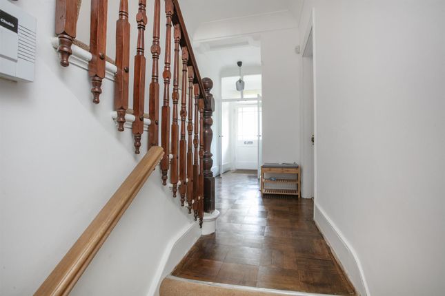 96, Grove Park, London photo 2