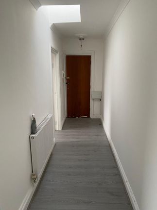 Flat to rent in Blackheath Road, London