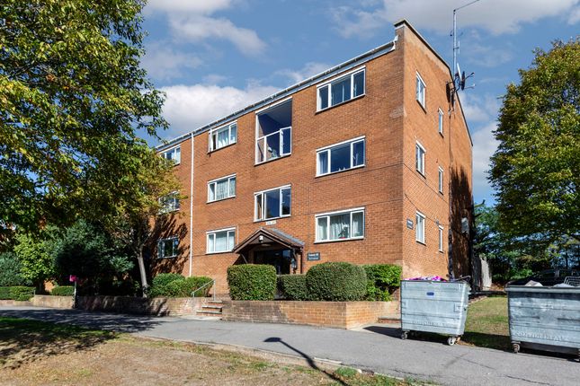 1-bed flat on 215 Peabody Hill, London, £155,000
