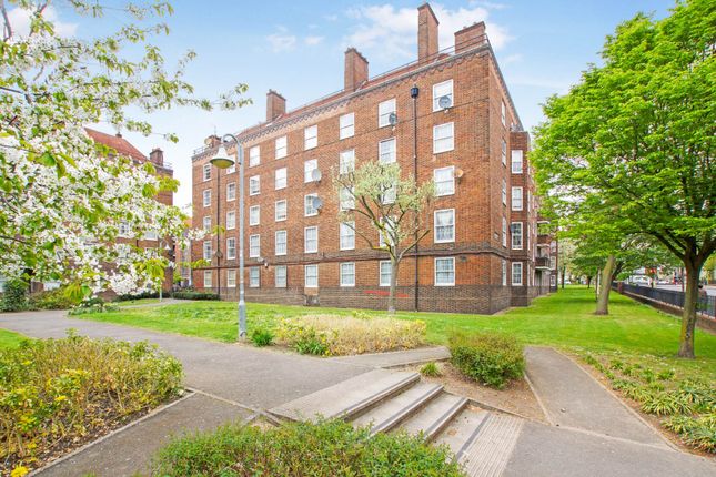 Thumbnail Flat for sale in Pembury Road, London