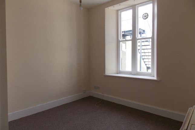 Flat 3, 14-16 Westgate Street, Cornwall photo 3