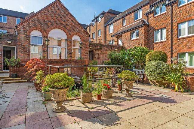 Flat 22, Lions Hall St. Swithun Street, Winchester photo 4