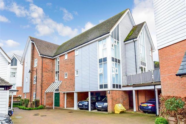 Thumbnail Flat for sale in Niagara Close, Kings Hill, West Malling, Kent