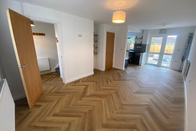 117 Tyle-Teg, Swansea photo 3