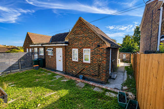 1-bed house on 37, Manor Way, Brighton, £1,350/mo